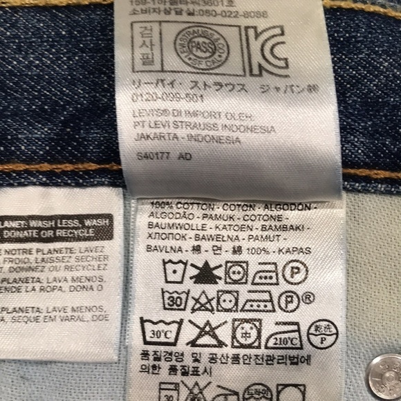 Levi’s 550 Medium Wash Denim Shorts size 36 - Picture 9 of 10